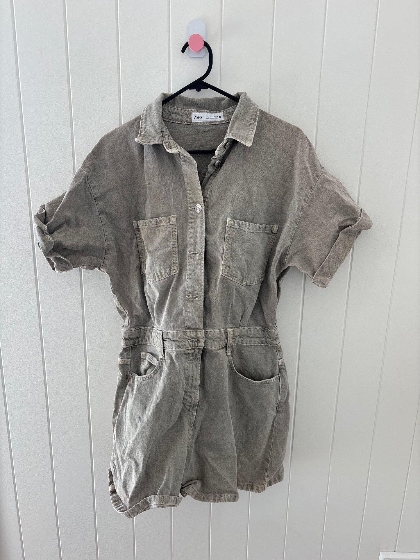 EUC - Size L - Zara