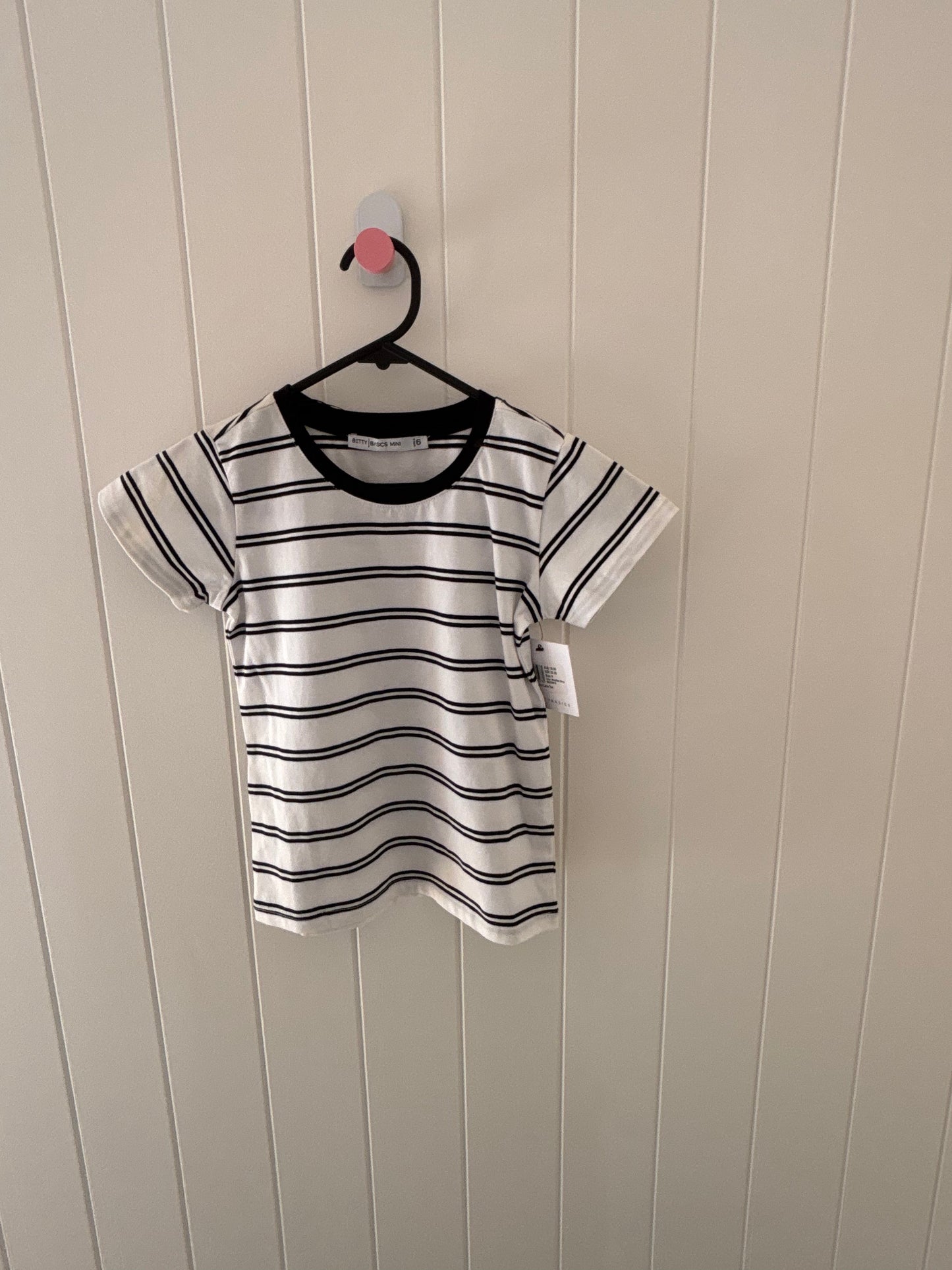 BNWT - Size 6 - Betty Basics